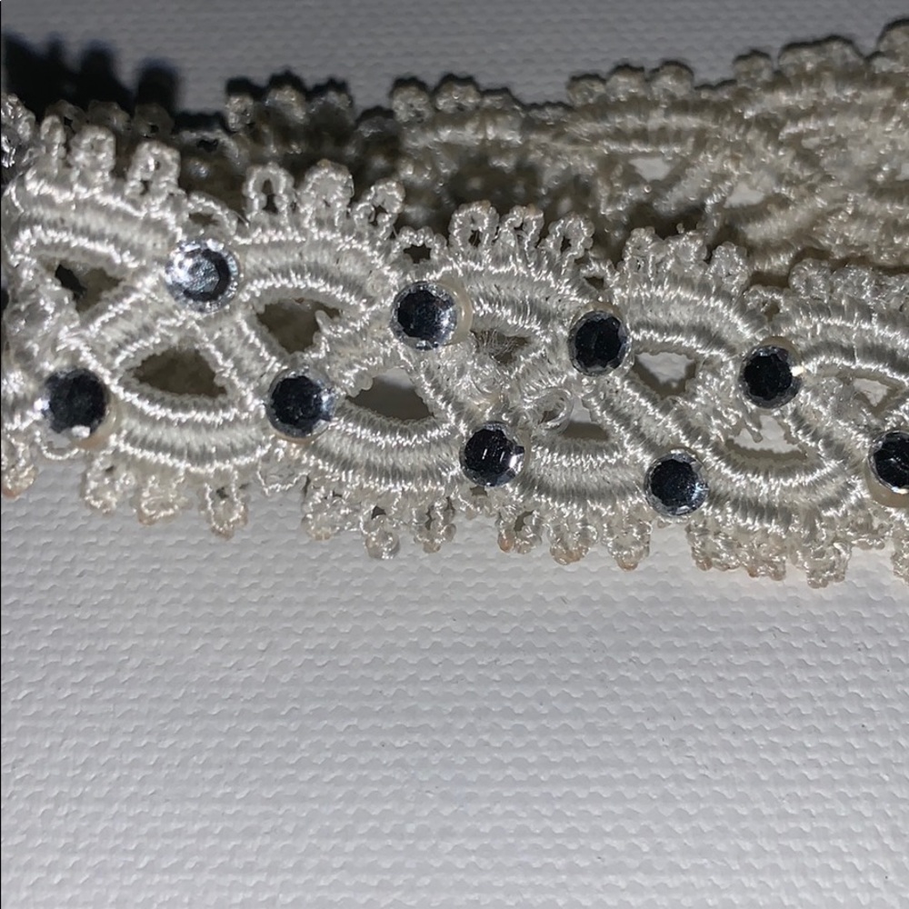 Off-White Lace Rhinestone Choker - Picture 2 of 3